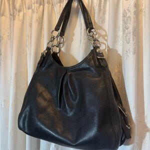 Elegant Coach Black Leather Shoulder Bag